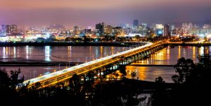 Imagen nocturna de la ciudad de Concepcion