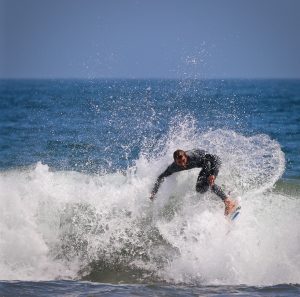 Surfear es parte del Turismo en Quintero y Puchuncaví