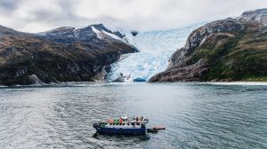 navegación hacia los glaciares de la región de Magallanes