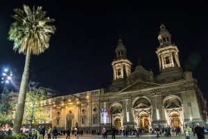 vista nocturna del centro de Santiago