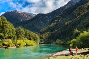 Bosques de Chile- río Futaleufú con sus maravillosas aguas claras
