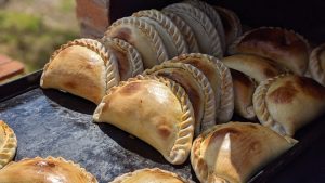 Empanadas de horno recién salidas del horno