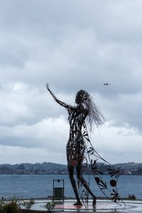 fotografía del monumento princesa Licarayen de Puerto Varas