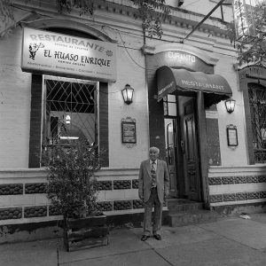 fotografía en blanco y negro del restaurant el huaso enrique