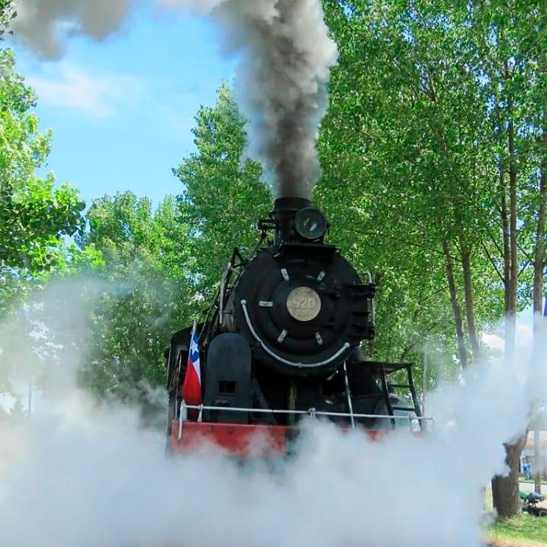 fotografía tren ferrocarril humeando vapor