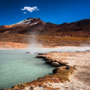 fotografía de las termas con vapor y aguas blancas