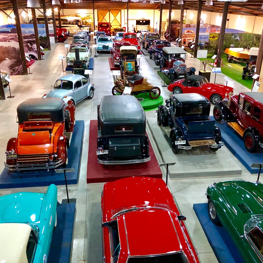 fotografía de autos en exposición