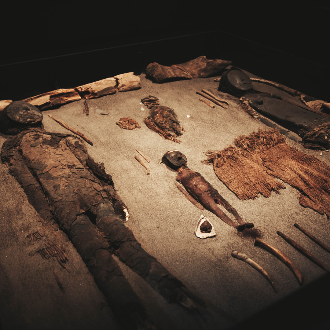 familia momificada en exposición museo