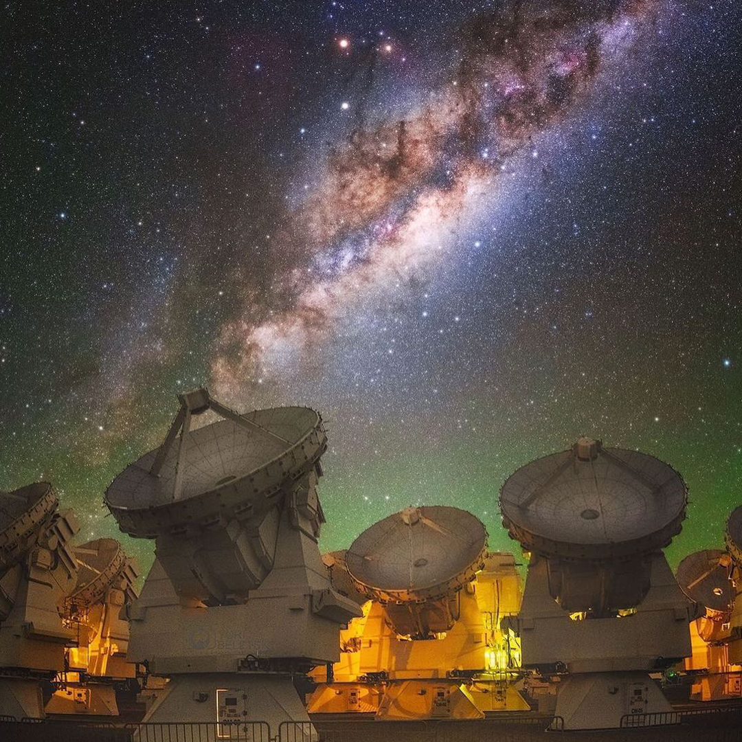 fotografía del observatorio con cielo estrellado