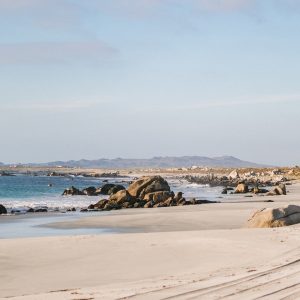 playa de huasco en un día soleado arena blanca