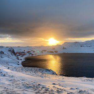 atardecer en base bahía fildes en arntártica