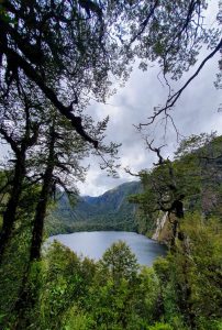 fotografía de laguna tronador