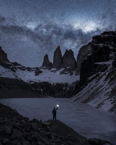 parque torres de noche