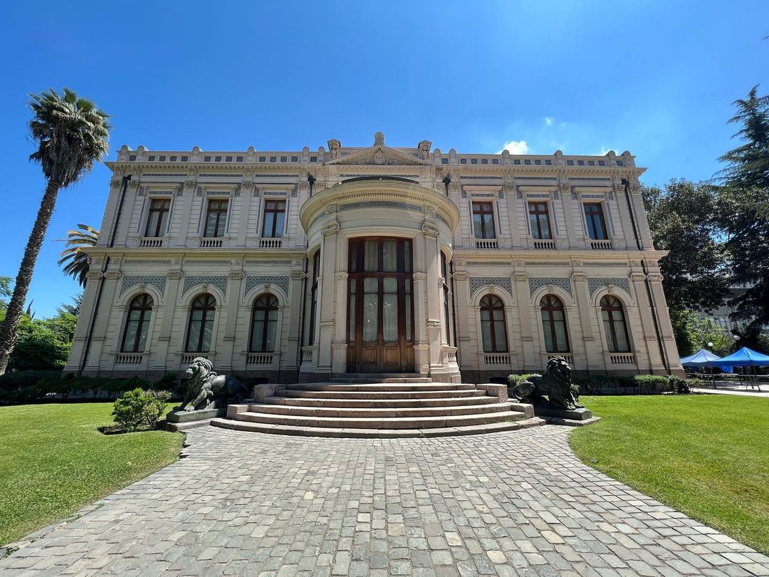 Lugares embrujados de Chile, Palacio Cousiño