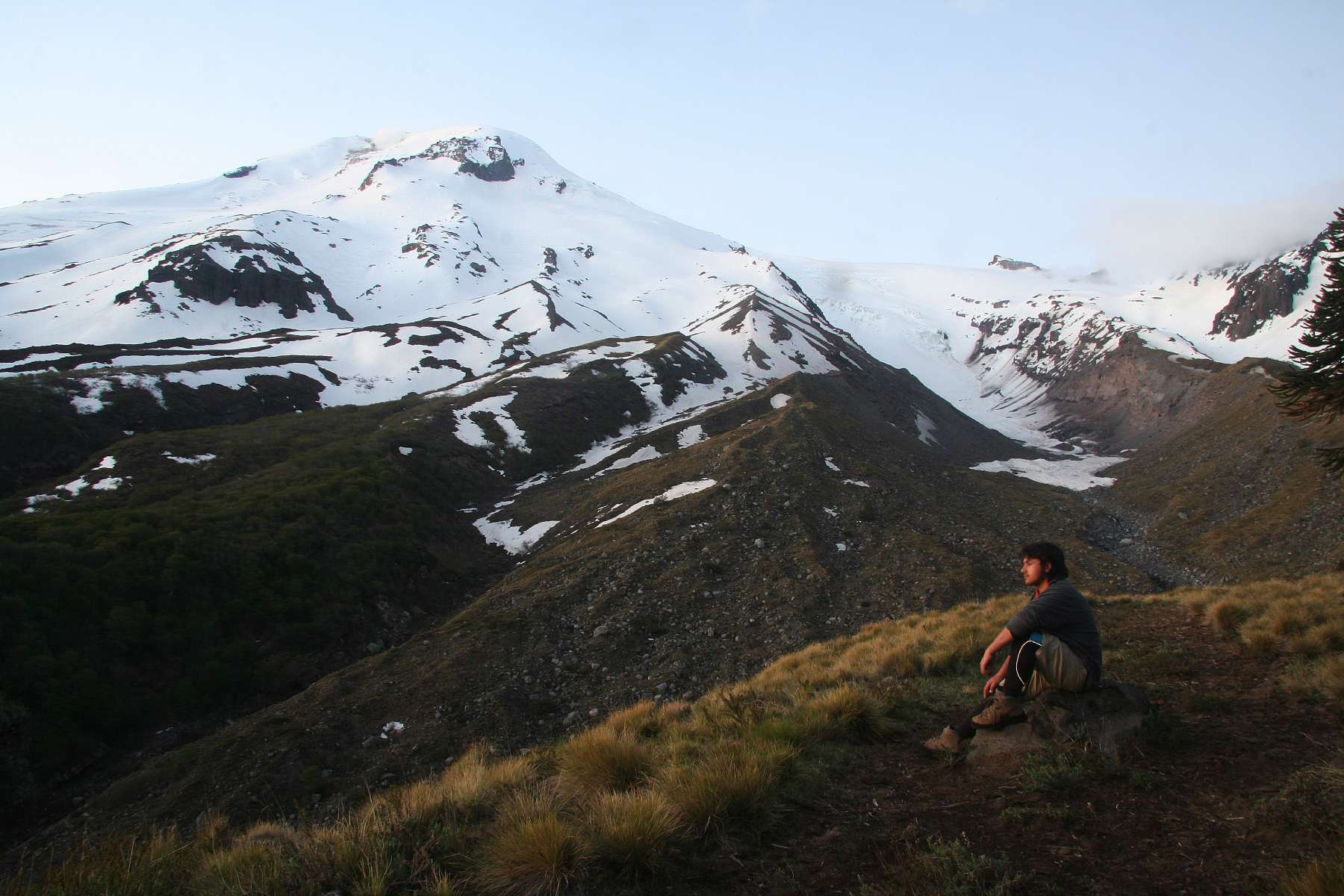 En la montaña te puedes alejar de los centros urbanos.