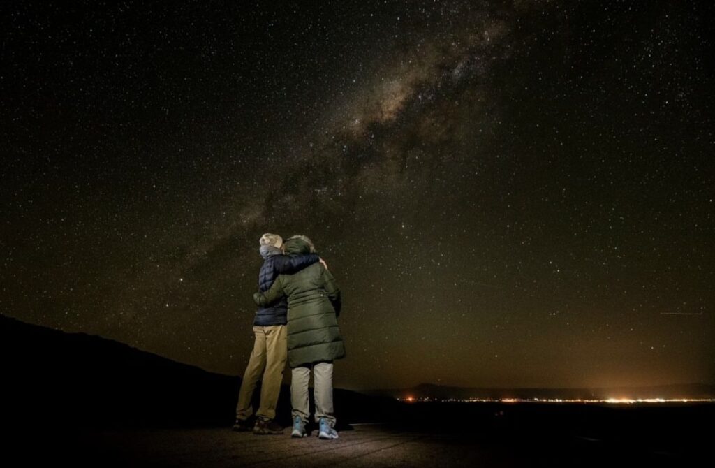 foto nocturna Mano del Desierto