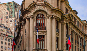 Foto de la Bolsa de Santiago inserta en una nota de lugares que solo abren en el Día del Patrimonio. Crédito: diadelpatrimonio.cl.