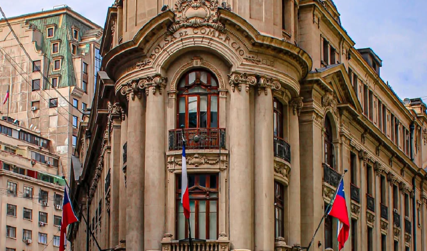 Foto de la Bolsa de Santiago inserta en una nota de lugares que solo abren en el Día del Patrimonio. Crédito: diadelpatrimonio.cl.