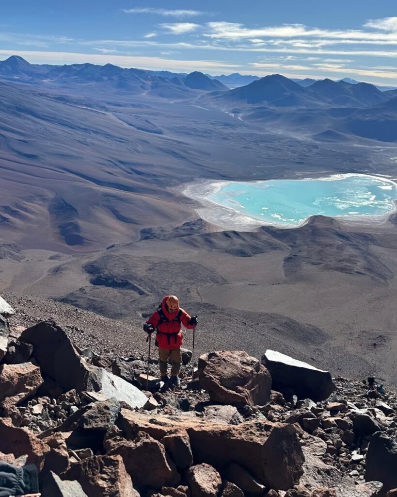 Imagen de una expedición al Volcán Licanbur. Foto de @cristobalenruta.