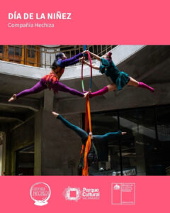 Afiche de "Día de la Niñez" con dos artistas de circo aéreo realizando acrobacias con telas y un aro en el aire, junto a los logos de la Compañía Hechiza y el Parque Cultural de Valparaíso.