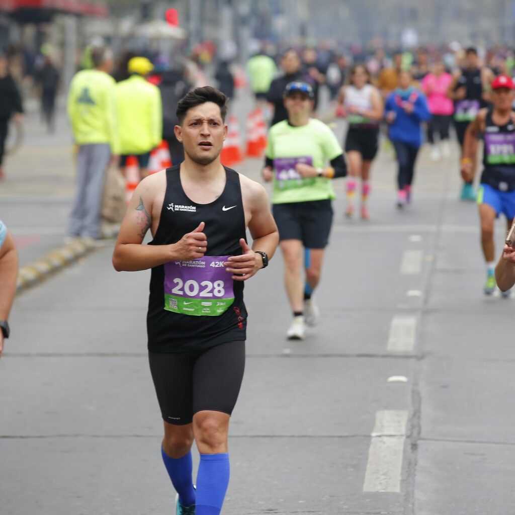 Personas participando de la Maratón de Santiago.