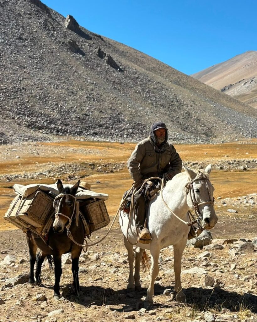 Señor sobre un caballo en Monte Patria.