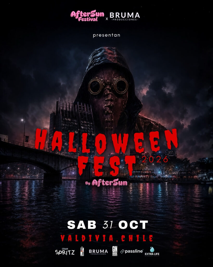  Afiche de Halloween Fest 2026 by AfterSun, la fiesta del sábado 31 de octubre en Valdivia, con una figura encapuchada con máscara de médico de la peste sobre el río y la ciudad iluminada de noche. 